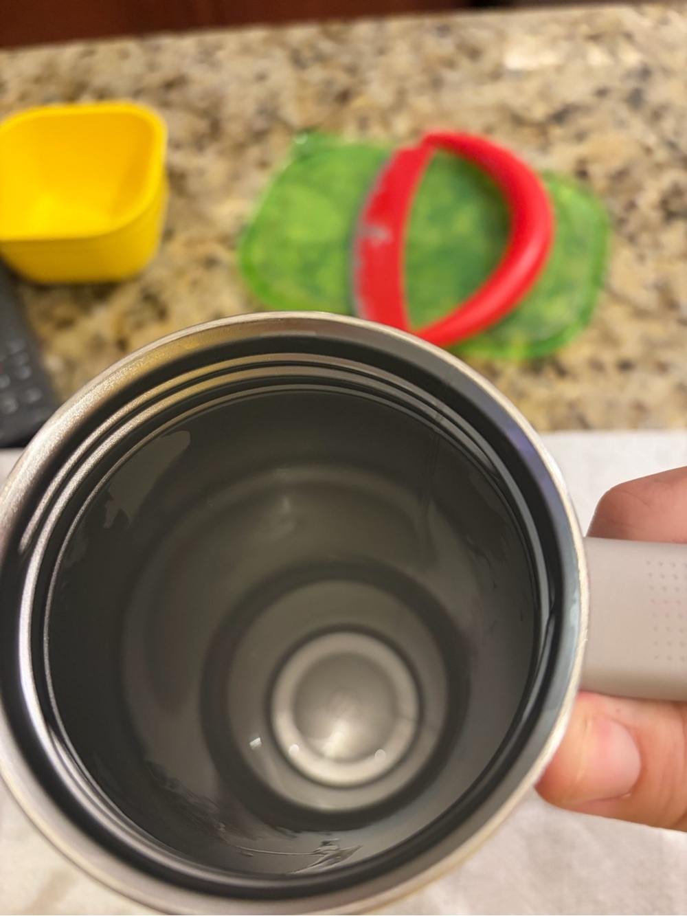 Stanley Travel Mug in Light Gray with Handle and Clear Lid - Picture 4 of 7